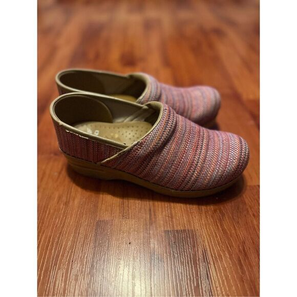 DANSKO Canvas Pro Red Textured clogs size 38/ us size 8. - Picture 2 of 15
